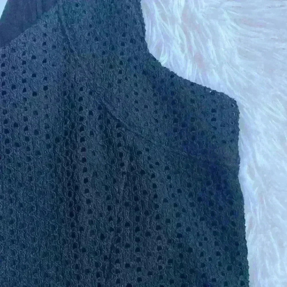 Banana Republic sleeveless top. Black with gold, zipper and back.  Size 8. NWT. - Picture 3 of 7